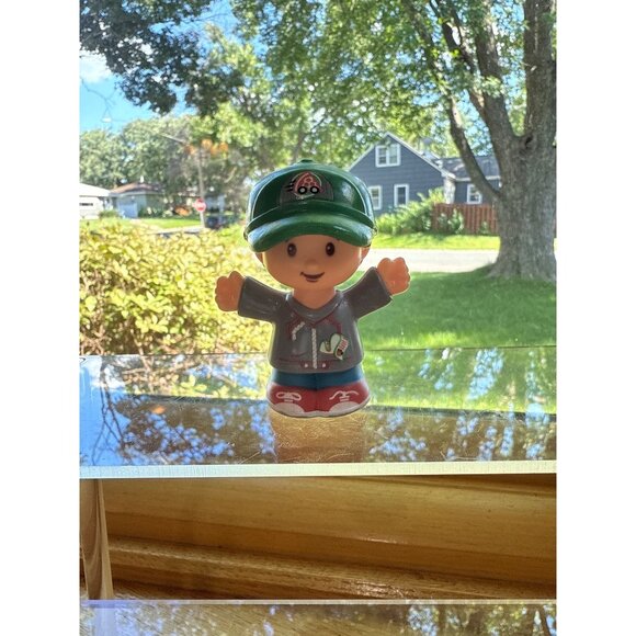 Fisher Price Little People Pizza Delivery Driver Figure - Picture 1 of 5